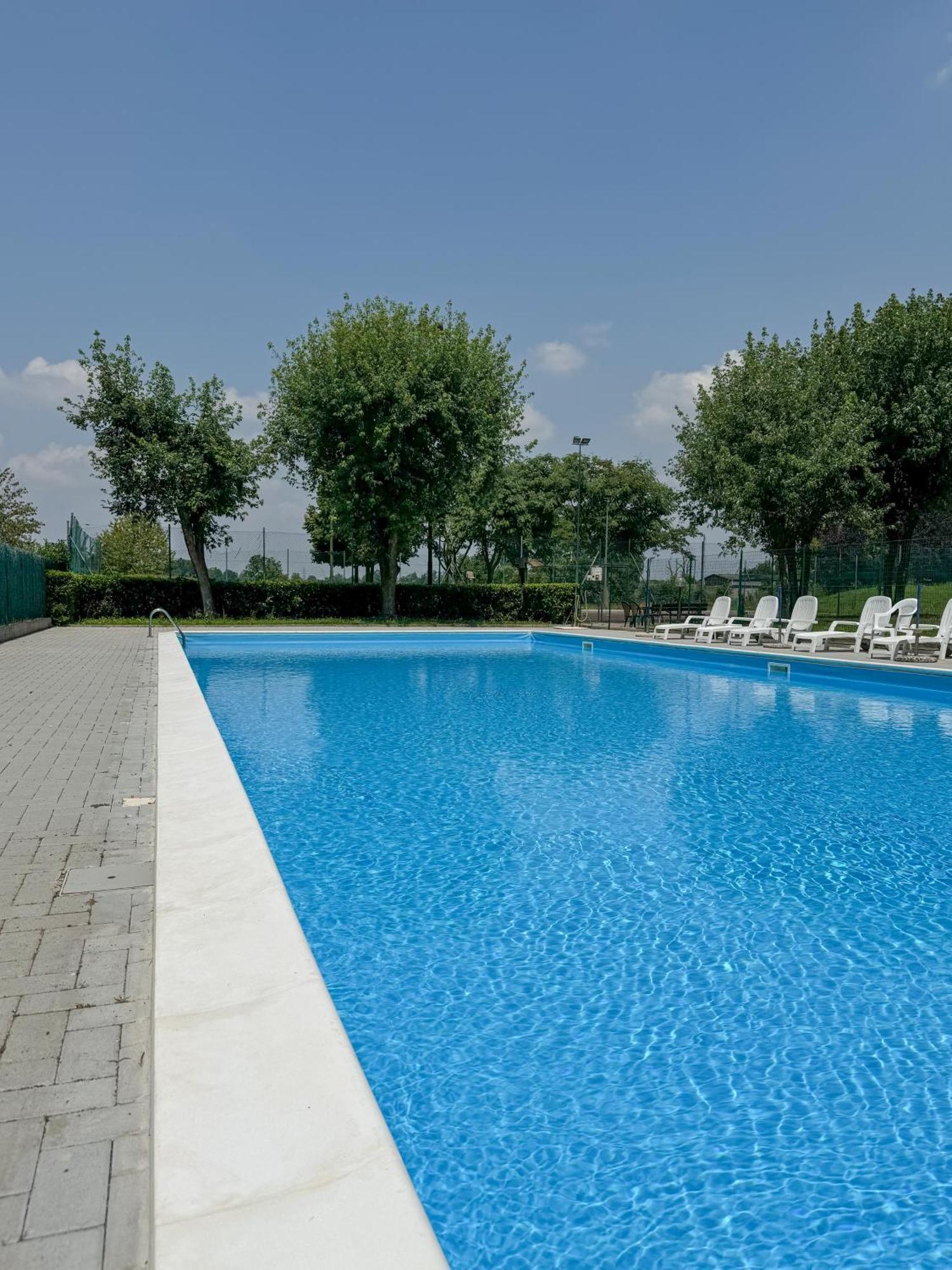 Kandinski Apartment - With Pool Settimo Milanese Luaran gambar
